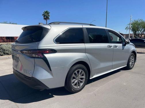 2024 Toyota Sienna XLE