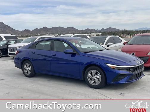 2024 Hyundai ELANTRA SE