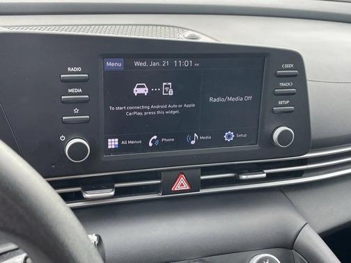 2024 Hyundai ELANTRA SE