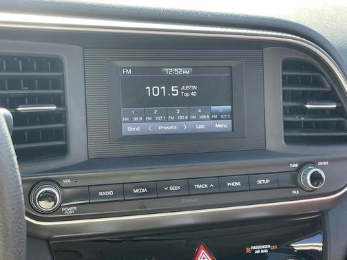 2019 Hyundai ELANTRA SE