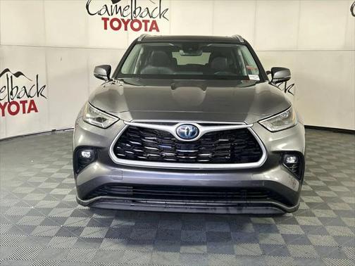 2022 Toyota Highlander Hybrid XLE
