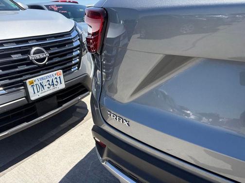 Sterling Gray Metallic 2025 Chevrolet Trax LT