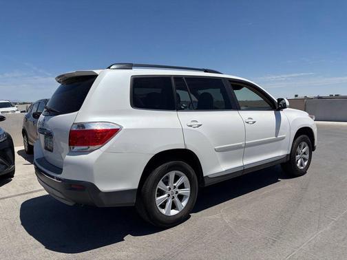 Blizzard Pearl 2011 Toyota Highlander SE