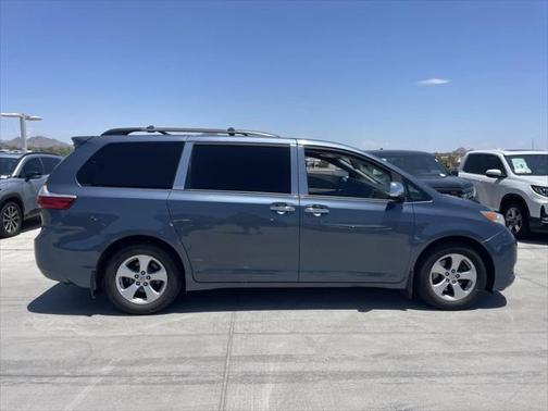 2017 Toyota Sienna LE