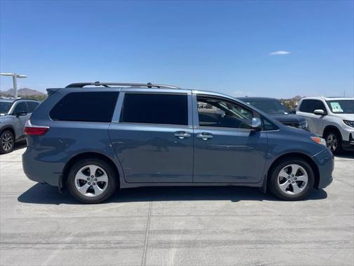 2017 Toyota Sienna LE
