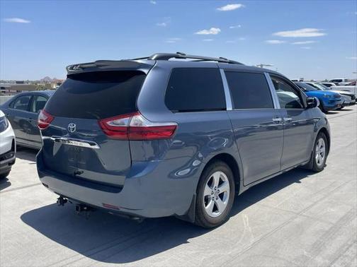 2017 Toyota Sienna LE