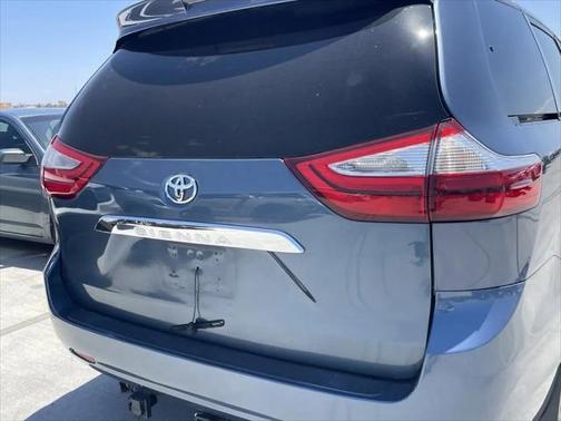 2017 Toyota Sienna LE