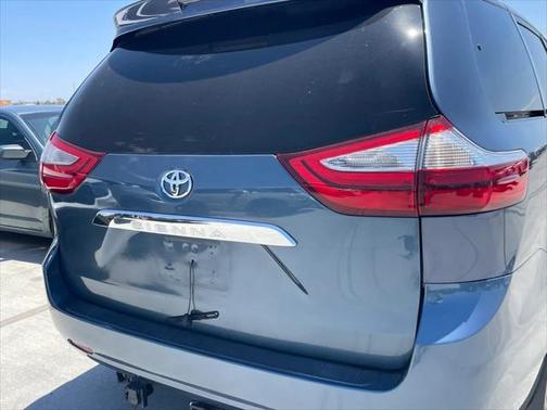 2017 Toyota Sienna LE