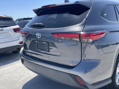 2021 Toyota Highlander LE