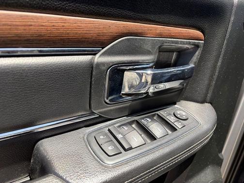 Bright Silver Metallic Clearcoat 2018 RAM 1500 Laramie