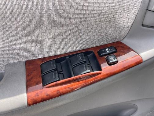 Super White 2004 Toyota Corolla LE