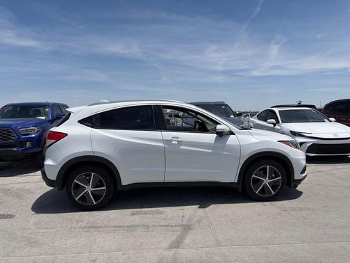 Platinum White Pearl 2022 Honda HR-V EX