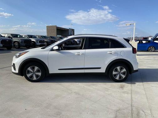2022 Kia Niro LX