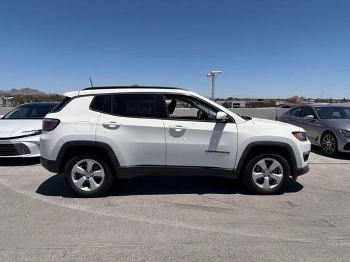 White Clearcoat 2018 Jeep Compass Latitude
