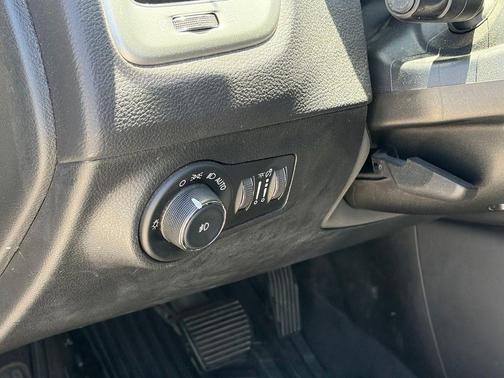 White Clearcoat 2018 Jeep Compass Latitude