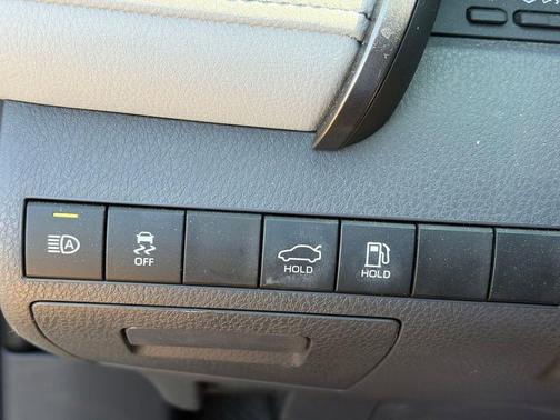 Ice Cap 2023 Toyota Camry SE