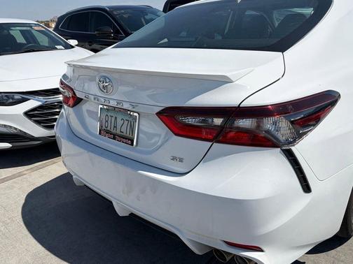 Ice Cap 2023 Toyota Camry SE