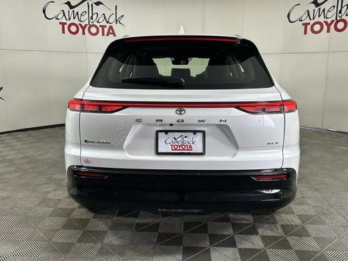 2025 Toyota Crown Signia XLE