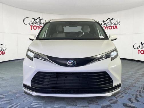 2025 Toyota Sienna LE