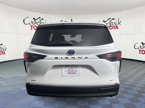 2025 Toyota Sienna LE