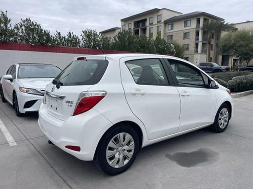 2013 Toyota Yaris LE