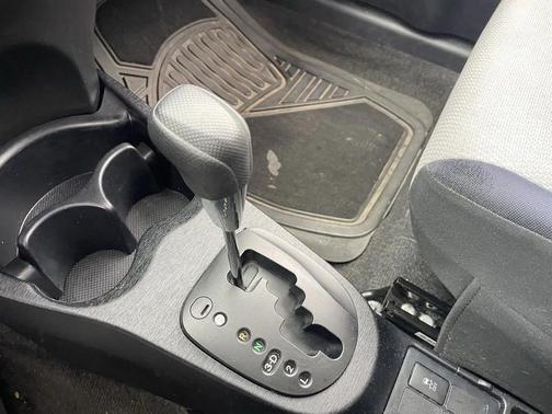 2013 Toyota Yaris LE