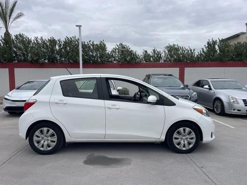 2013 Toyota Yaris LE