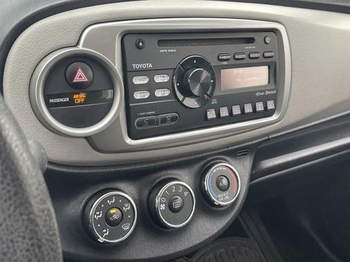 2013 Toyota Yaris LE