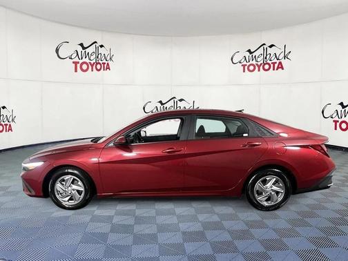 2024 Hyundai ELANTRA SE