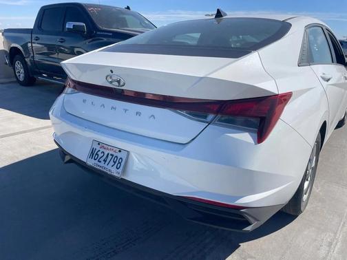 2023 Hyundai ELANTRA SE