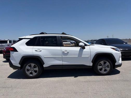 Ice Cap 2024 Toyota RAV4 XLE