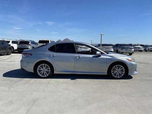 2020 Toyota Camry Hybrid XLE