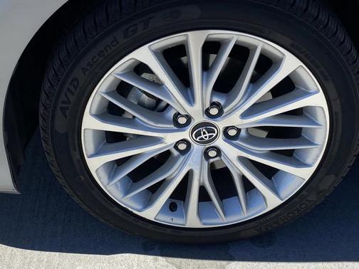 2020 Toyota Camry Hybrid XLE