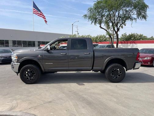 Granite Crystal Metallic Clearcoat 2020 RAM 2500 Laramie Crew Cab 4x4 6'4' Box