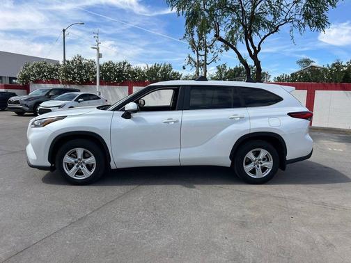 Wind Chill Pearl 2023 Toyota Highlander LE