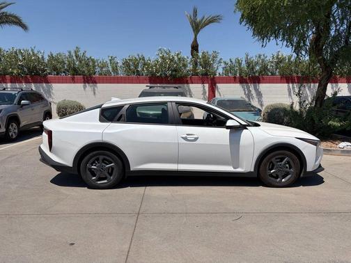 Snow White Pearl 2025 Kia K4 LXS