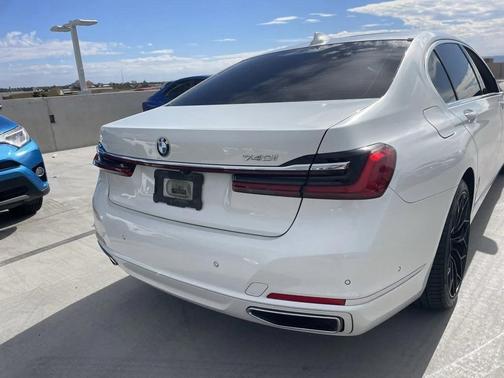 2020 BMW 740 740i