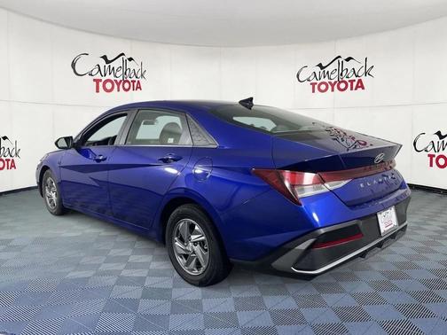 2024 Hyundai ELANTRA SE