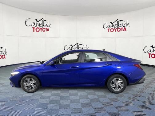 2024 Hyundai ELANTRA SE