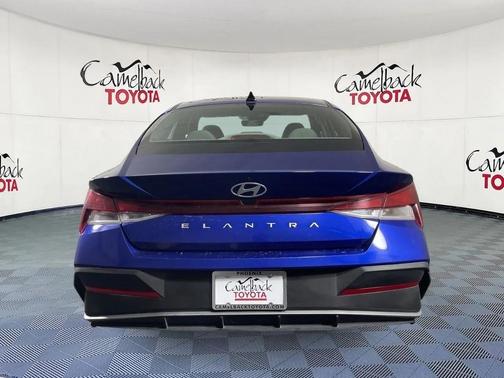 2024 Hyundai ELANTRA SE