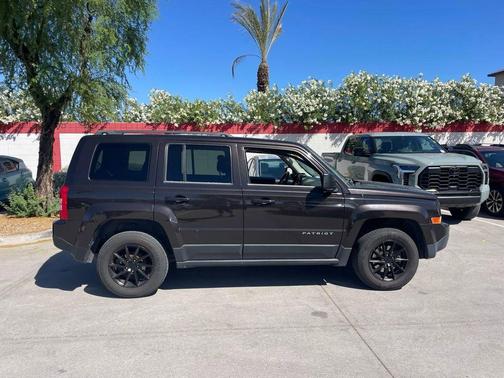 Rugged Brown Pearlcoat 2014 Jeep Patriot Sport