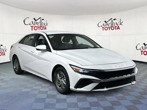 2024 Hyundai ELANTRA SE