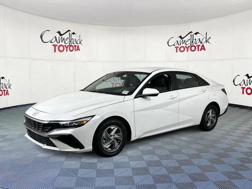 2024 Hyundai ELANTRA SE