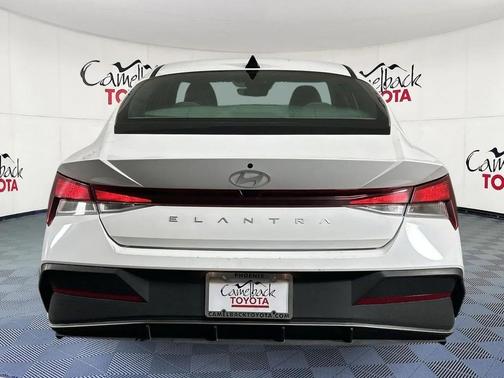2024 Hyundai ELANTRA SE