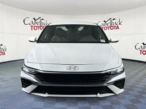 2024 Hyundai ELANTRA SE