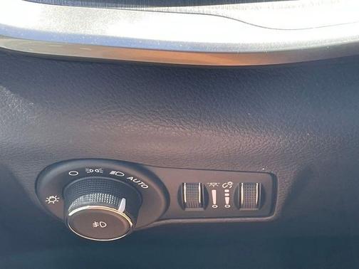 Bright White Clearcoat 2025 Jeep Compass Limited