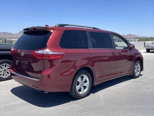 2018 Toyota Sienna LE