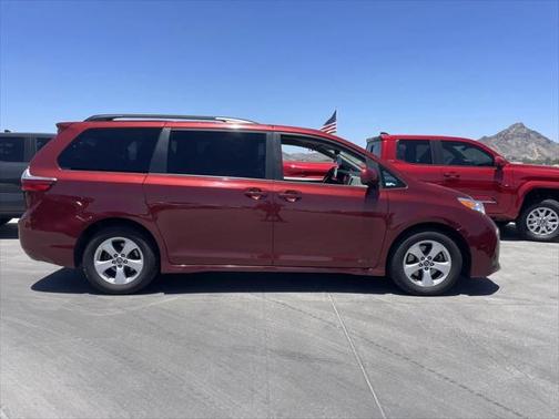 2018 Toyota Sienna LE