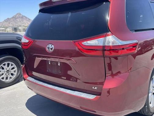 2018 Toyota Sienna LE