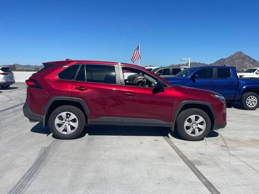 2024 Toyota RAV4 LE